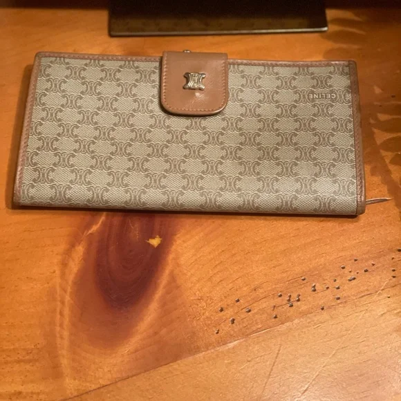 Celine leather shoulder bag and matching wallet EUC. get Both - Picture 4 of 15